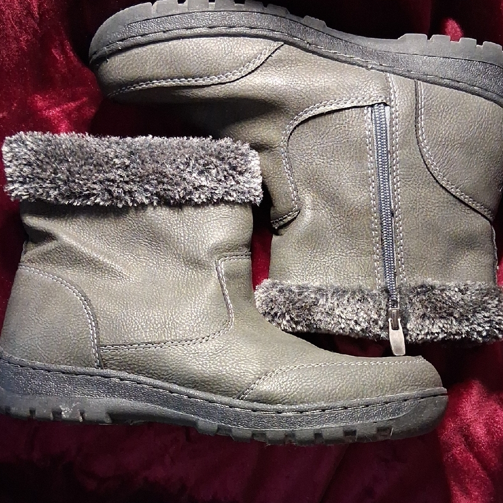 Khombu Gray Fur-Lined Winter Boots